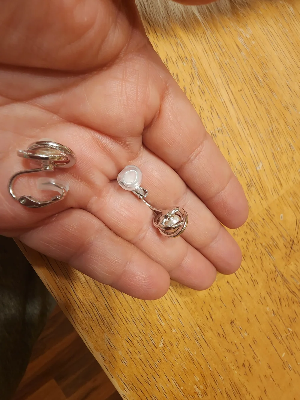 classic Swarovski Crystal Pearl clip ons featuring a central cream faux pearl